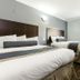 Hollywood Palms Inns & Suites, Los Angeles: guest room with two queen beds and window shutters