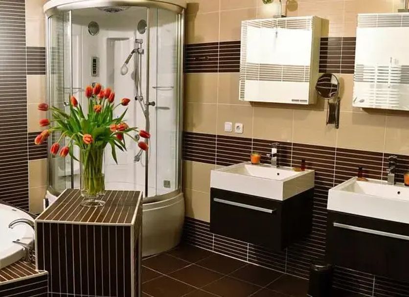 Euro Hotels Drzonków bathroom with corner shower, bathtub, twin sinks and window