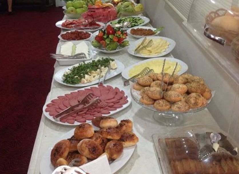 Buffet Photo