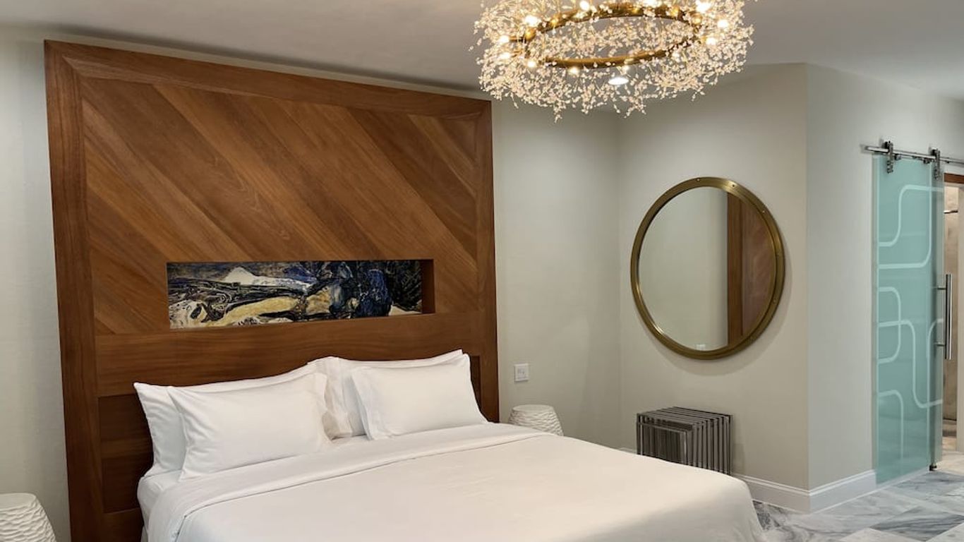 Retreat at Crystal Manatee from $136. Crystal River Hotel Deals