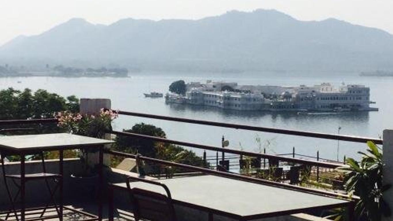 Peacock Guest House - Lake View Hotel In Udaipur