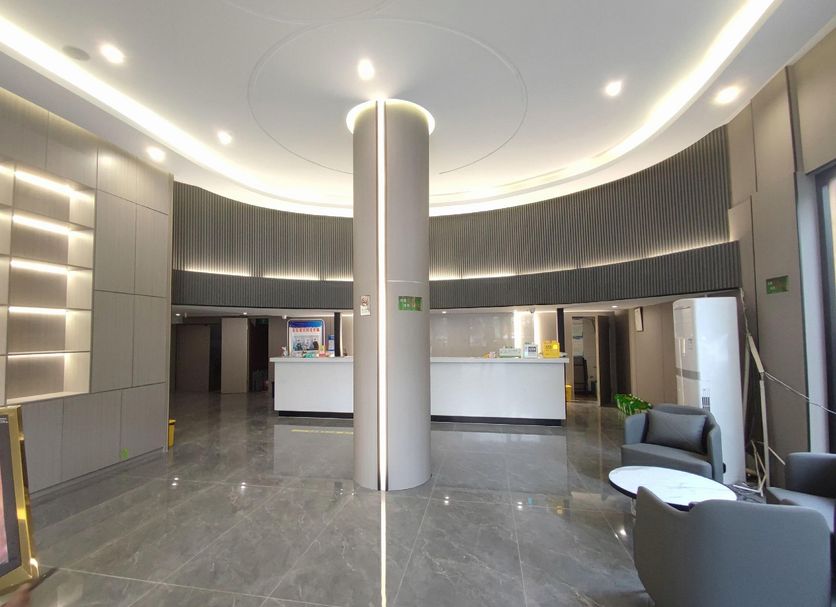 Dream 8 Business Hotel lobby in Taizhou with modern circular ceiling, front desk, and seating area