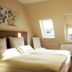 Hotel Zum Bären in Rüdesheim am Rhein guest room with twin beds, skylight, and window seating area
