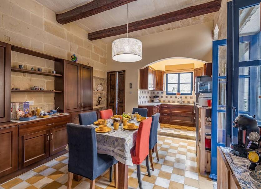 Dining room Photo
