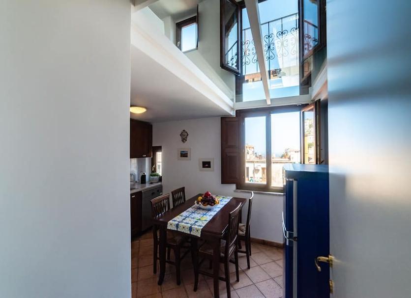Dining room Photo