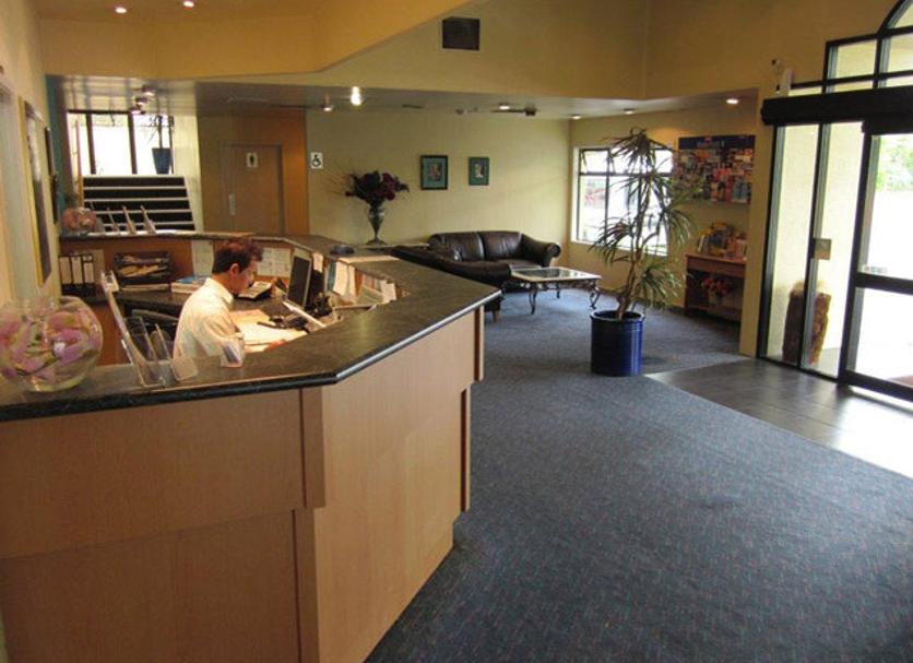 Front desk Photo