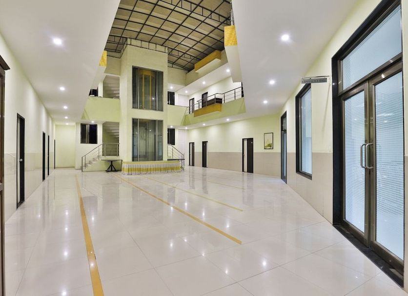 OYO 2494 Hotel Shree Plaza in Bharuch, bright lobby with high ceiling, glass doors, and polished floors