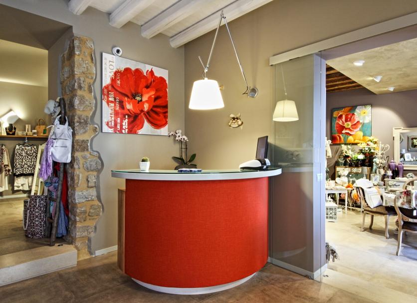 Front desk Photo