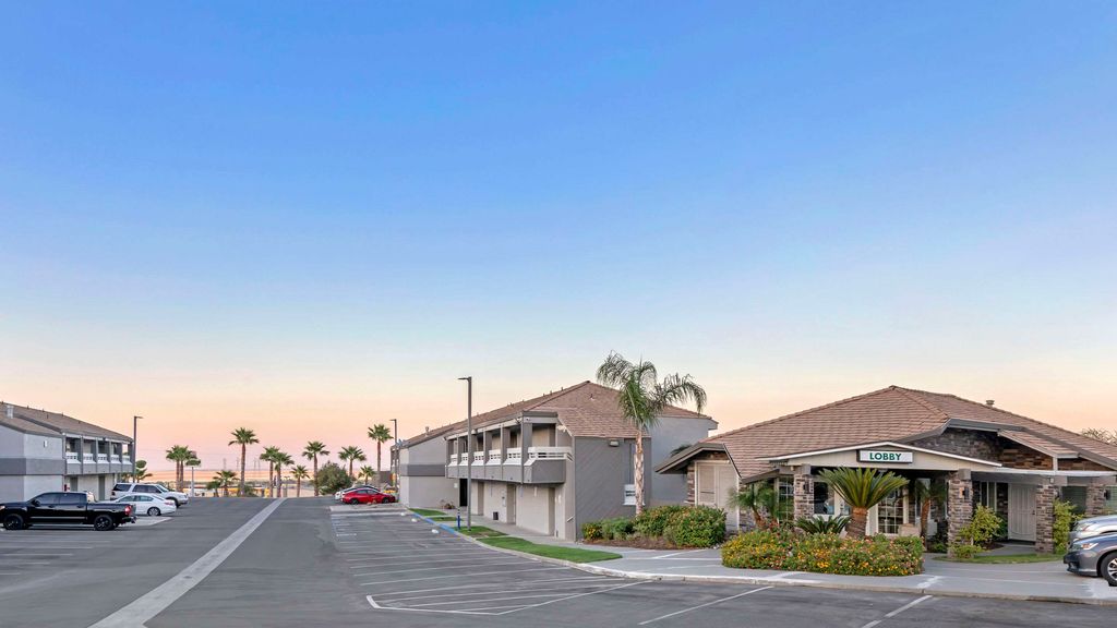 Quality Inn Kettleman City near Hwy 41 from 107. Kettleman City Hotel