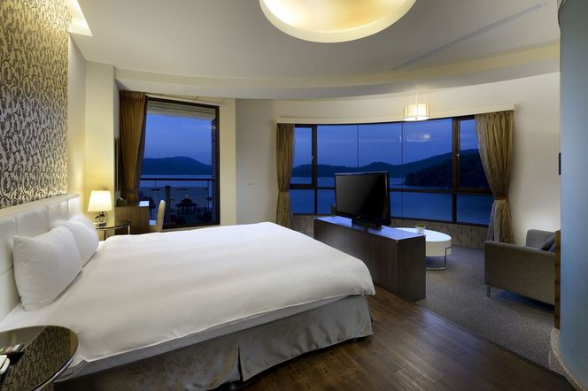 Hu Yue Lakeview Hotel