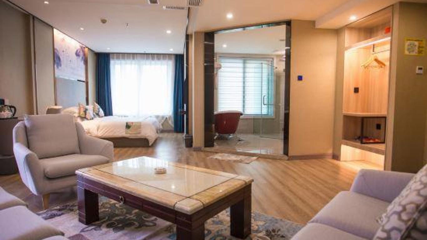 Crowne International Business Hotel