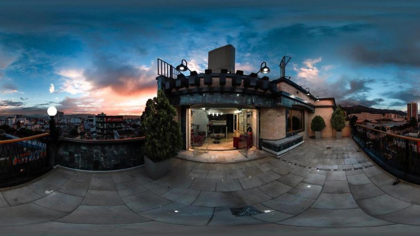 Hotel D' Leon