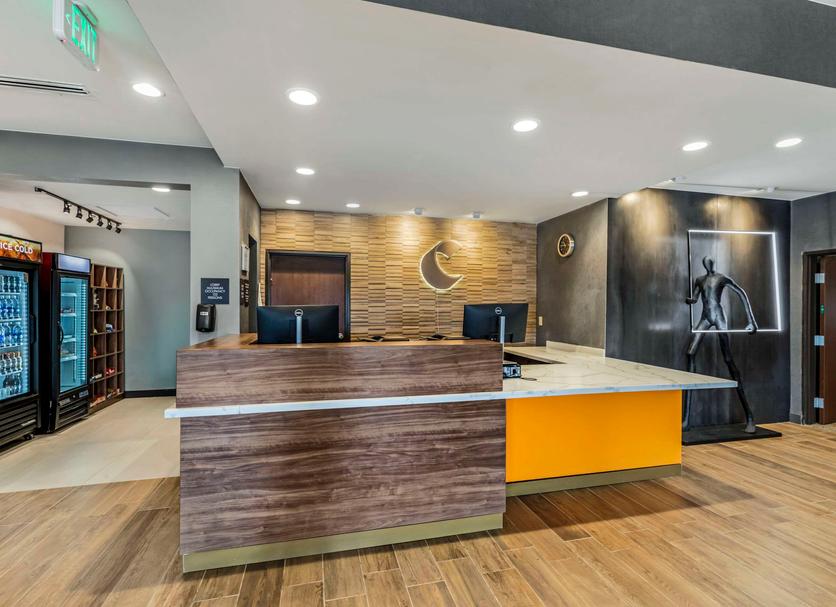 Front desk Photo