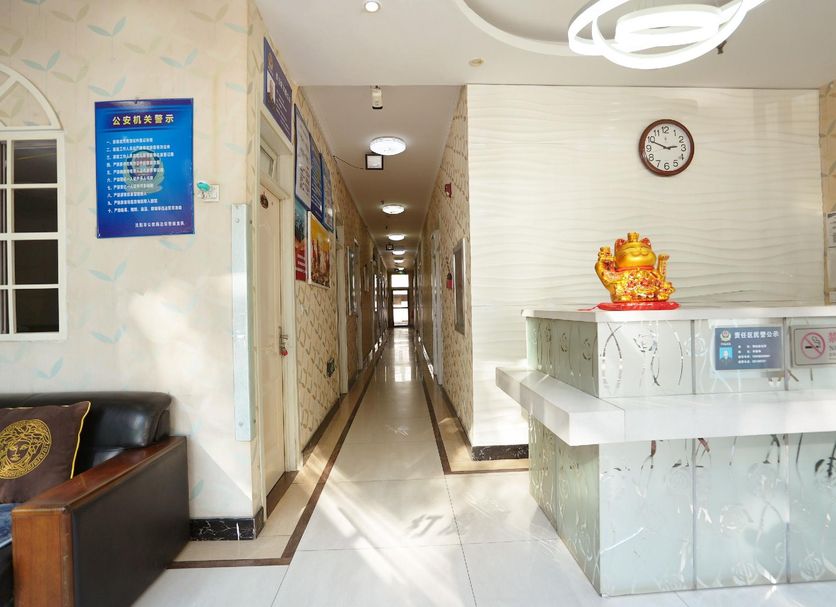 Jiayuan Express Hotel (Shenyang Railway Station Branch) lobby with reception desk and long hallway in Shenyang
