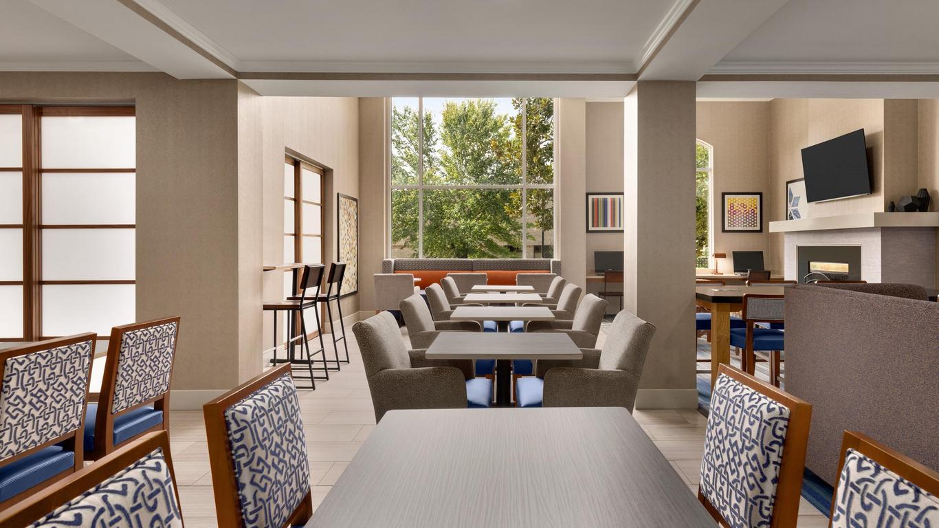 Holiday Inn Express & Suites Auburn - University Area