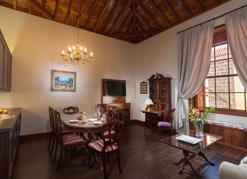 Dining room Photo
