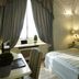 Hotel Parco Borromeo in Cesano Maderno: elegant guest room with bed, desk, and window seat