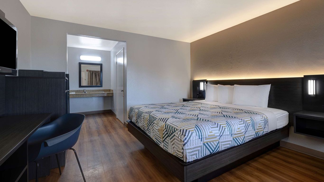 Motel 6 Buttonwillow Central from 65. Buttonwillow Hotel Deals