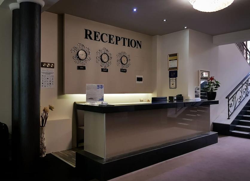 Front desk Photo