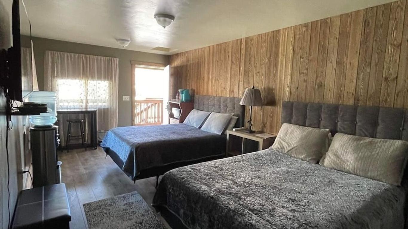 Parkway Yellowstone Guest House Room #2