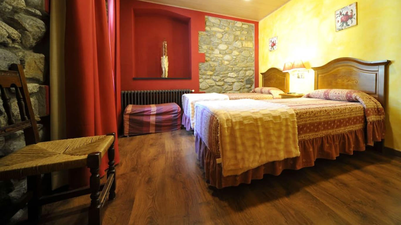 Hostal Vall D'Aneu by Arcas & Sambola