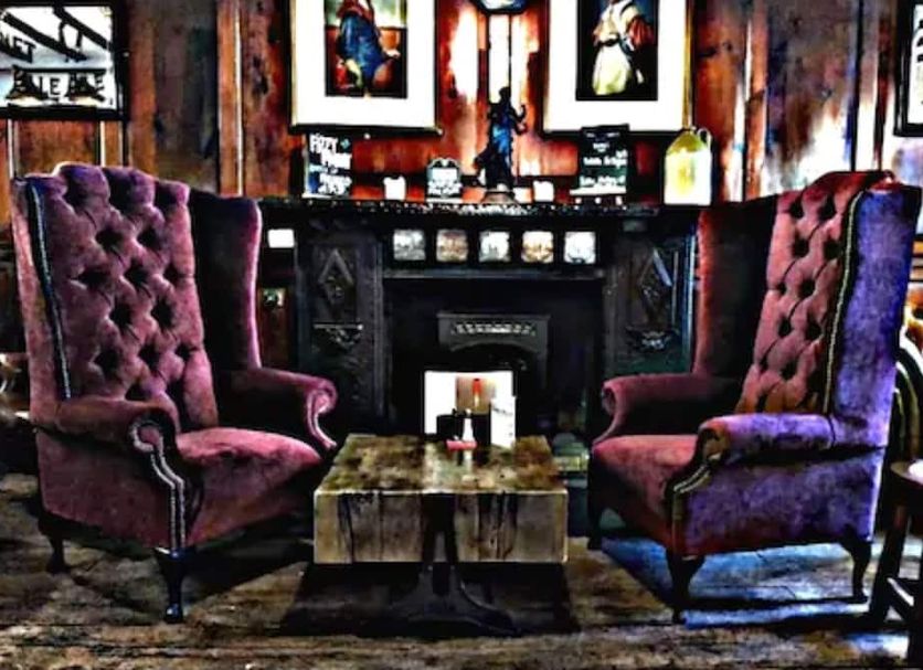 The Kings Head Hotel, Ross-on-Wye: cozy lounge with two purple armchairs and a fireplace