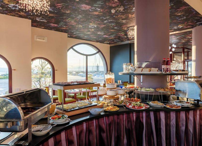 Buffet Photo