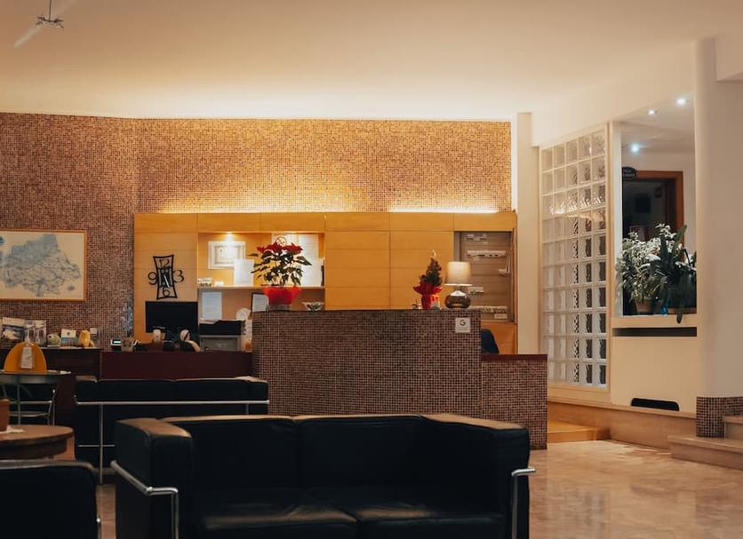 Front desk Photo