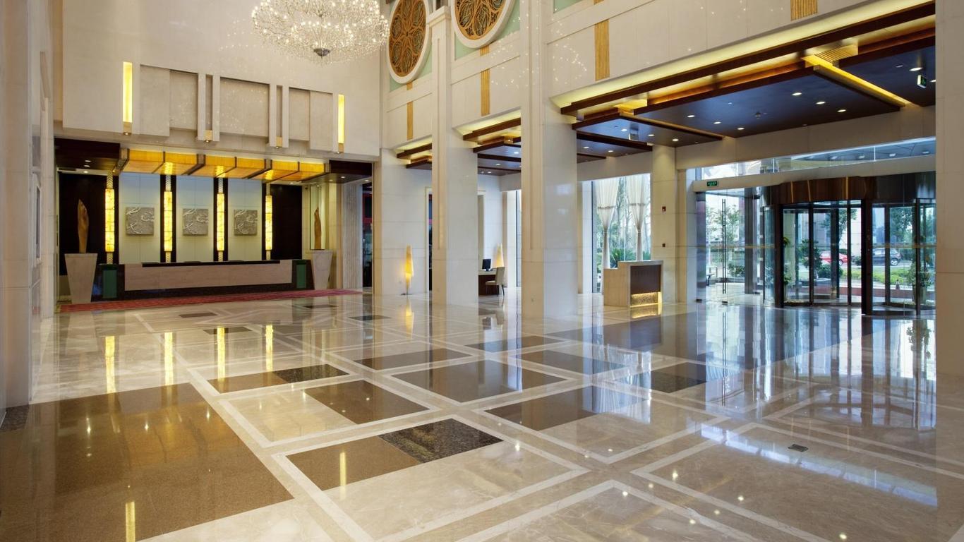 Changshu Zhongjiang Plaza Crown Hotel