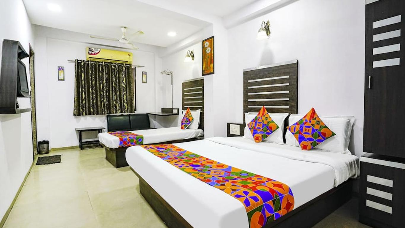 OYO 11491 Hotel Santro