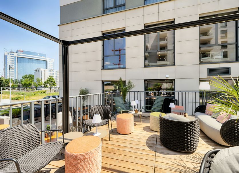 Best Western Plus Welcome Hotel Frankfurt rooftop terrace with lounge seating and city views