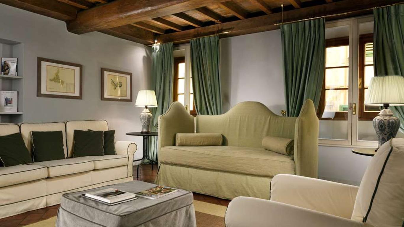 Al Palazzo del Marchese di Camugliano Residenza d'Epoca from 228. Florence Hotel Deals