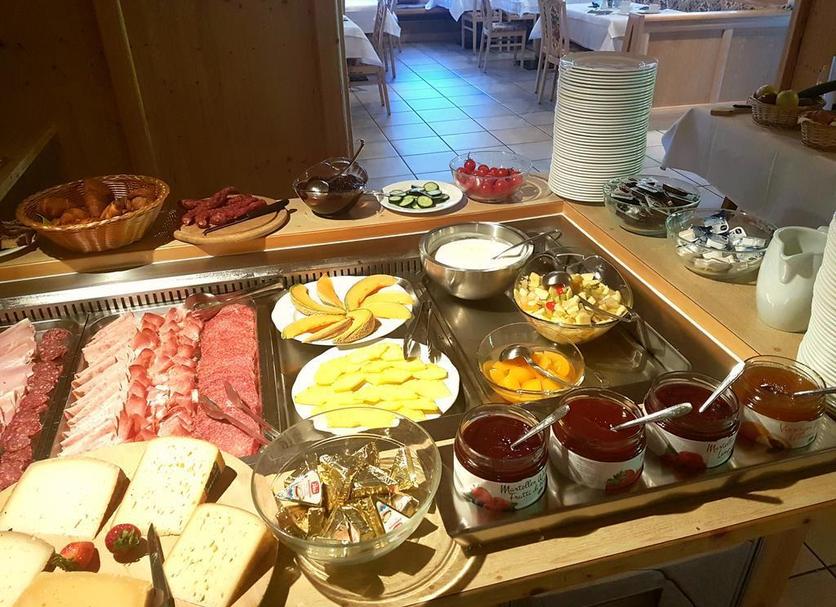 Buffet Photo