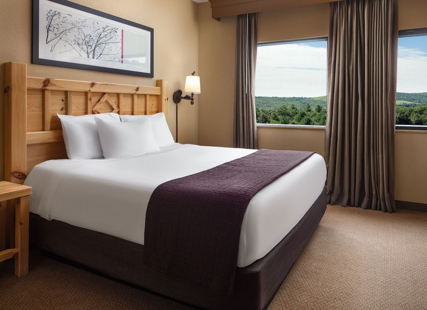 Great Wolf Lodge - Boston Fitchburg Ma guest room with king bed and forest view in Fitchburg