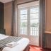 Hotel - Restaurant du Lac - Agen room with bed and balcony doors overlooking the lake in Boé