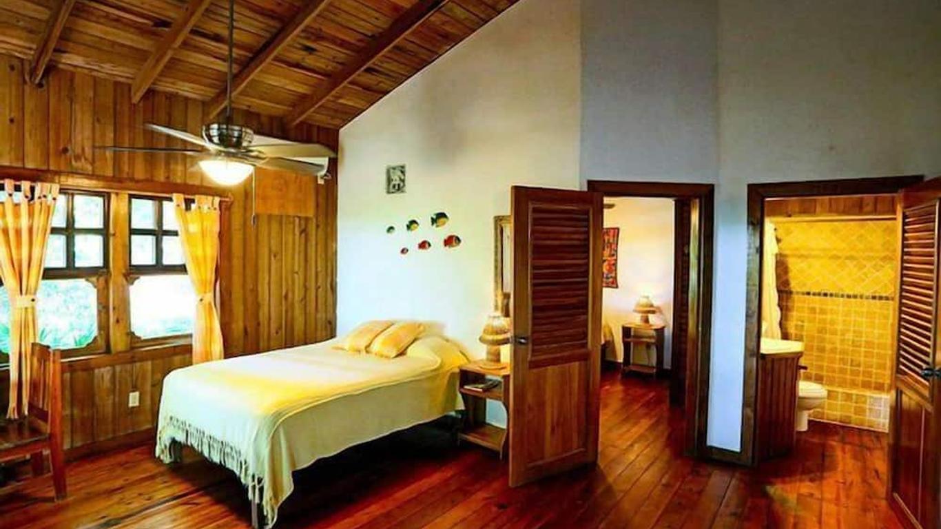 Posada Arco Iris, West End