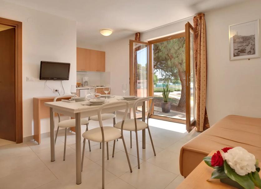 Dining room Photo
