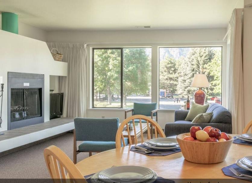 Dining room Photo
