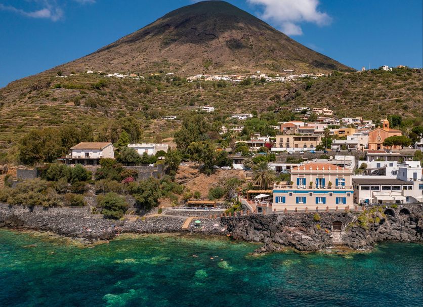 Hotel L'ariana Isole Eolie - Una Esperienze in Leni with sea view and volcano backdrop