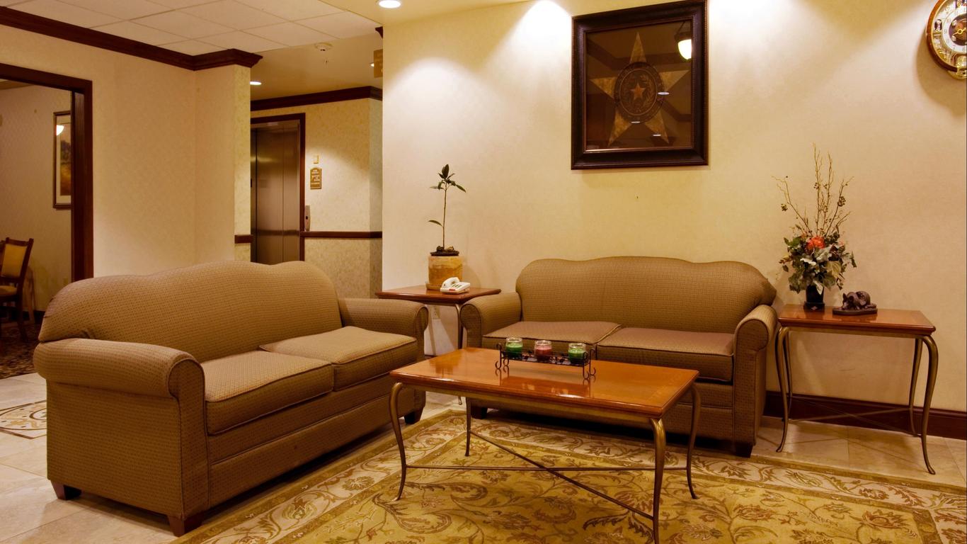 Holiday Inn Express & Suites Levelland