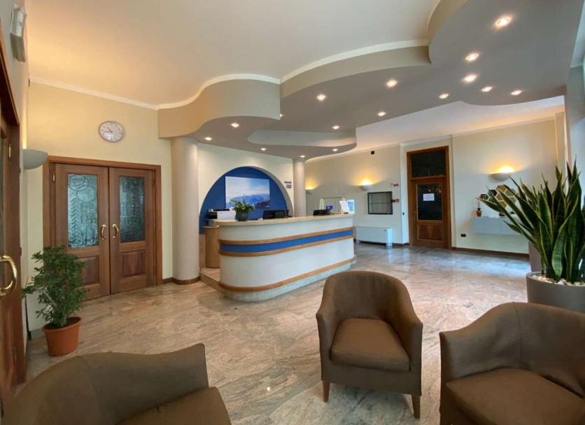 Front desk Photo