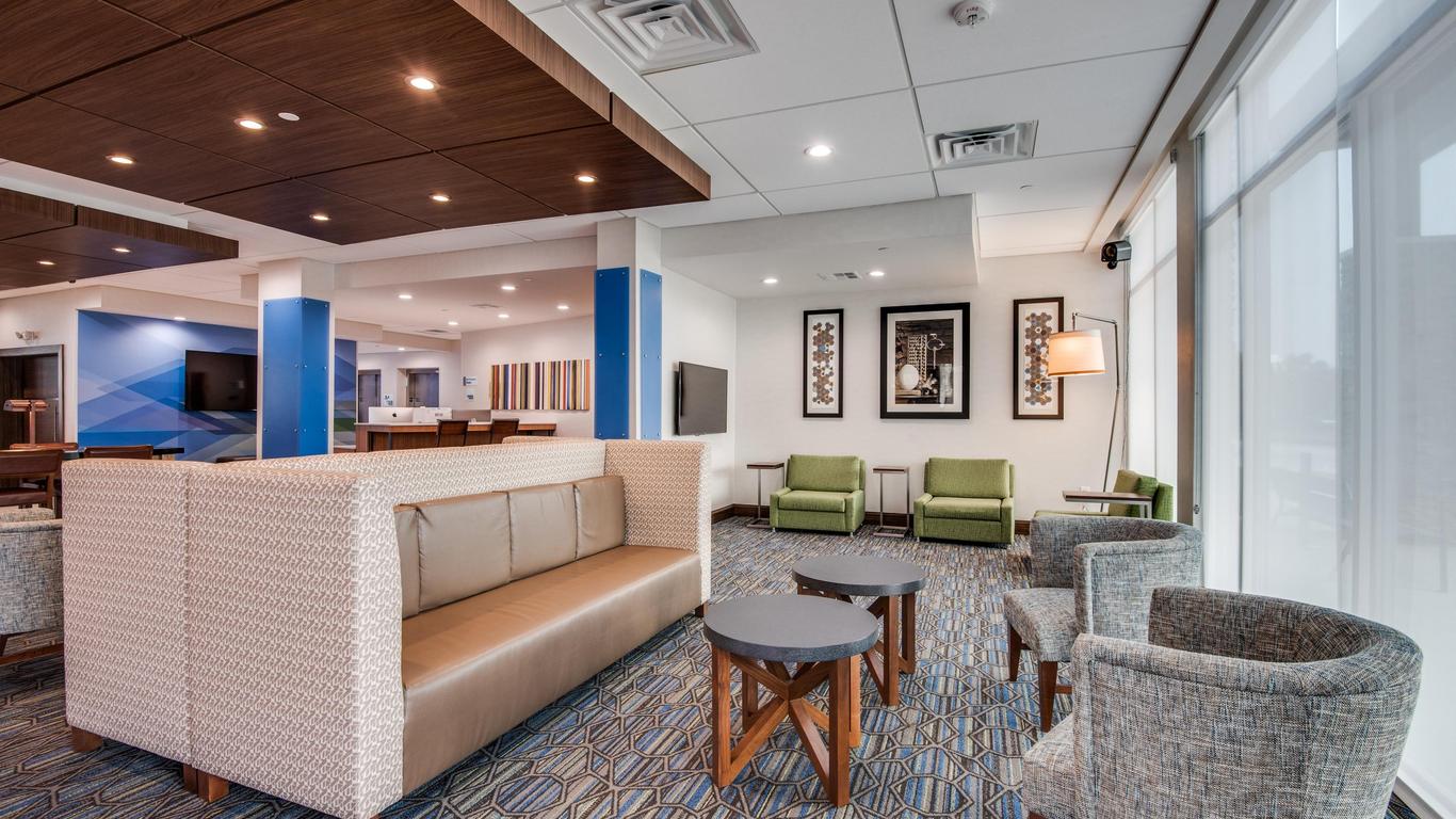 Holiday Inn Express & Suites Dallas North - Addison