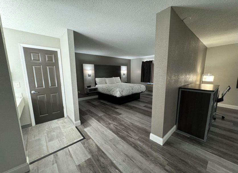 Hometown Inn & Suites Belle Plaine guest room with king bed and sitting area