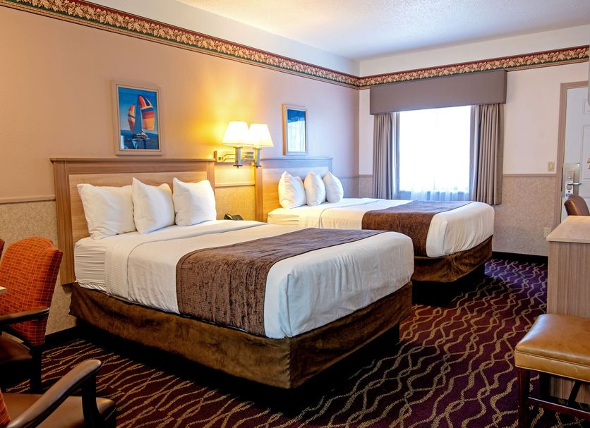 Silver Spruce Inn in Glenwood Springs guest room with two double beds and window view