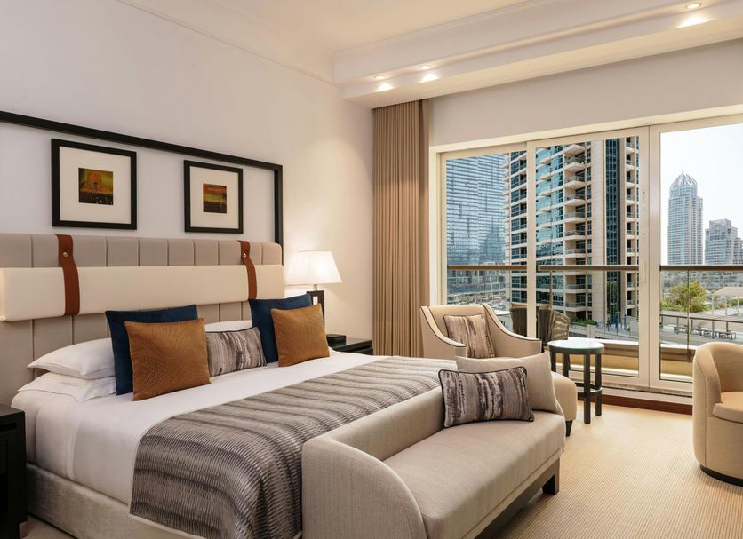 Grosvenor House, a Luxury Collection Hotel, Dubai guest room with city view and seating area