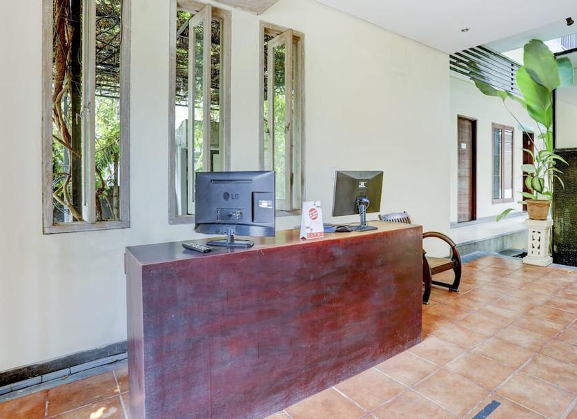 Front desk Photo