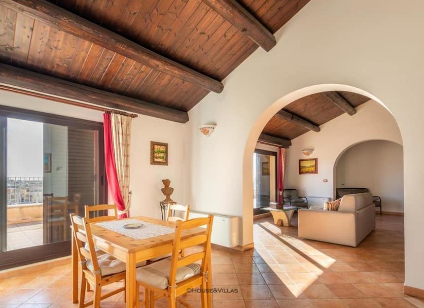 Dining room Photo