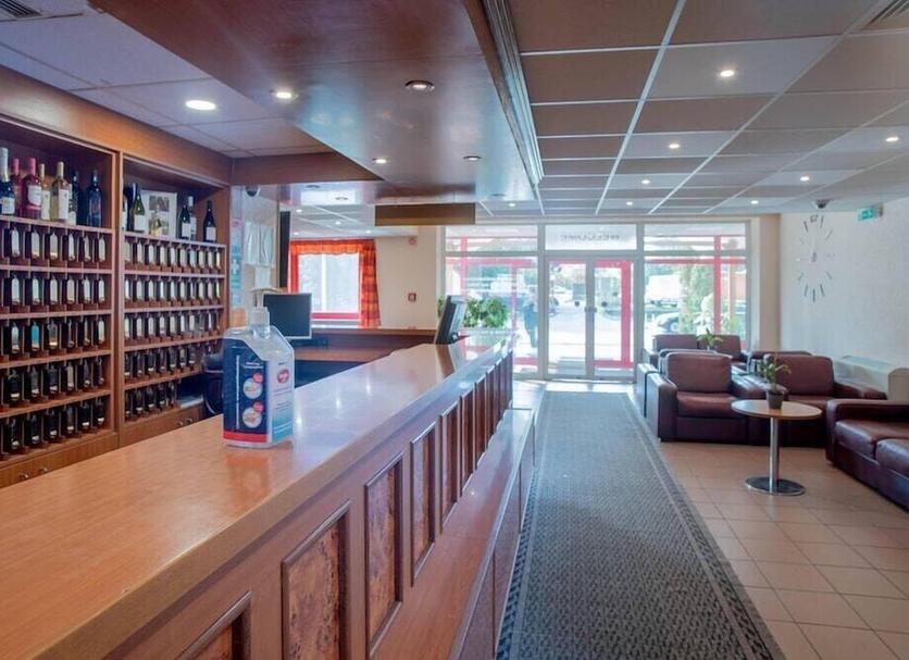 Front desk Photo