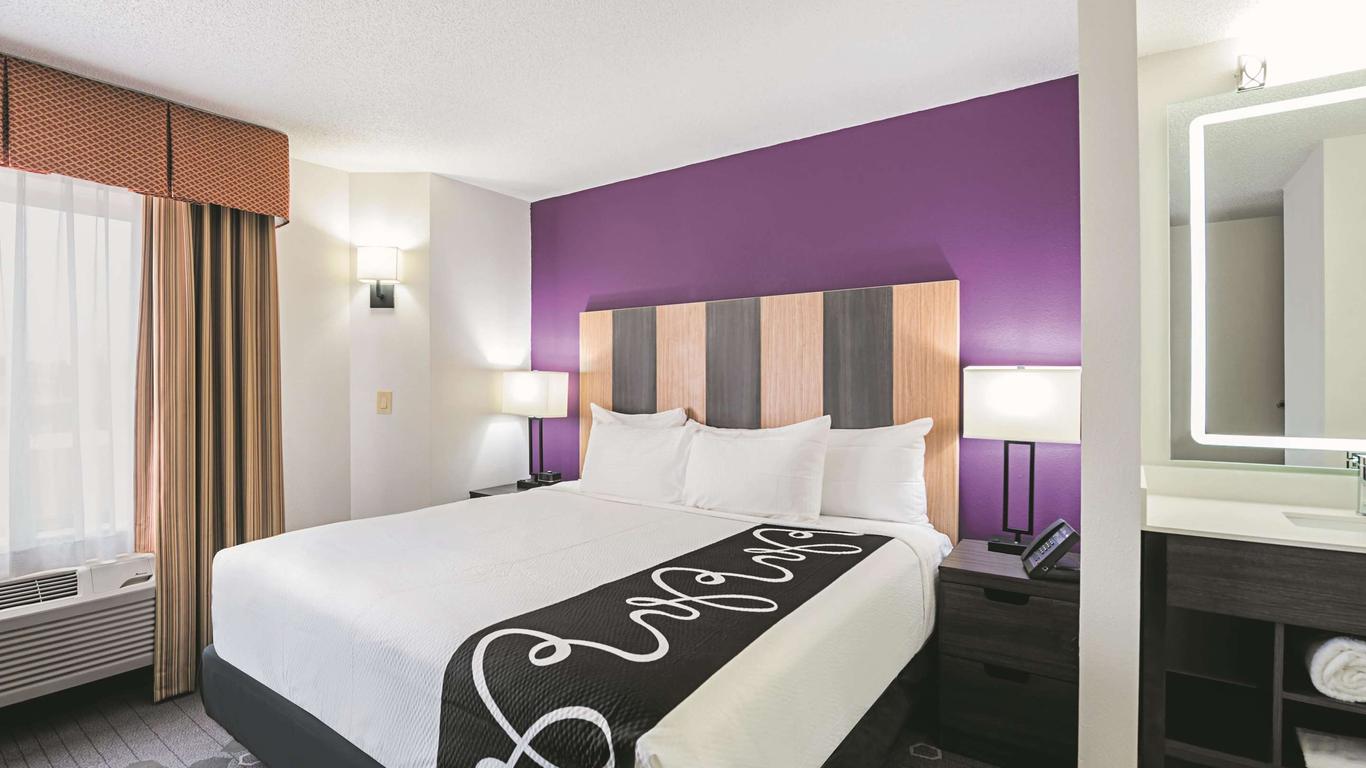 La Quinta Inn & Suites by Wyndham Minneapolis Northwest