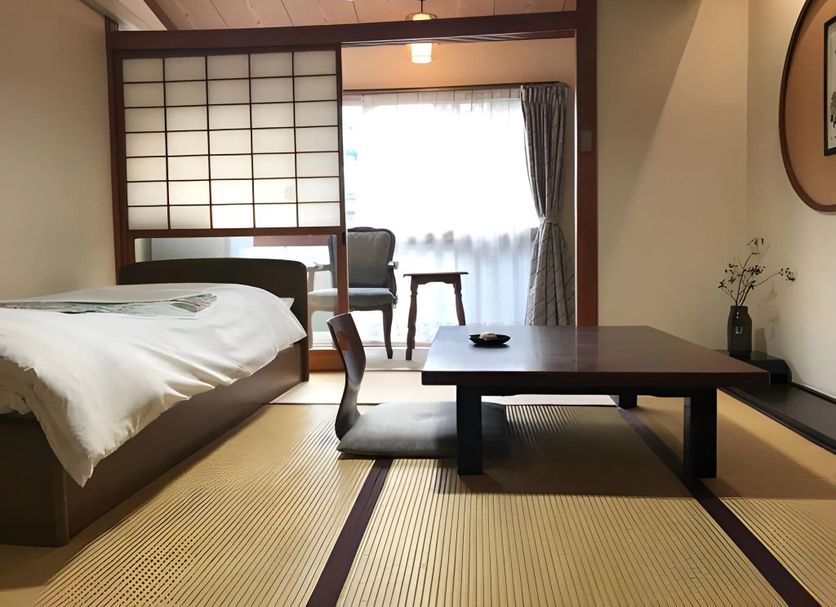Kajiyabekkan Ramakkoro Yamaneko Yado room in Ichinoseki with tatami floor, low table and bed